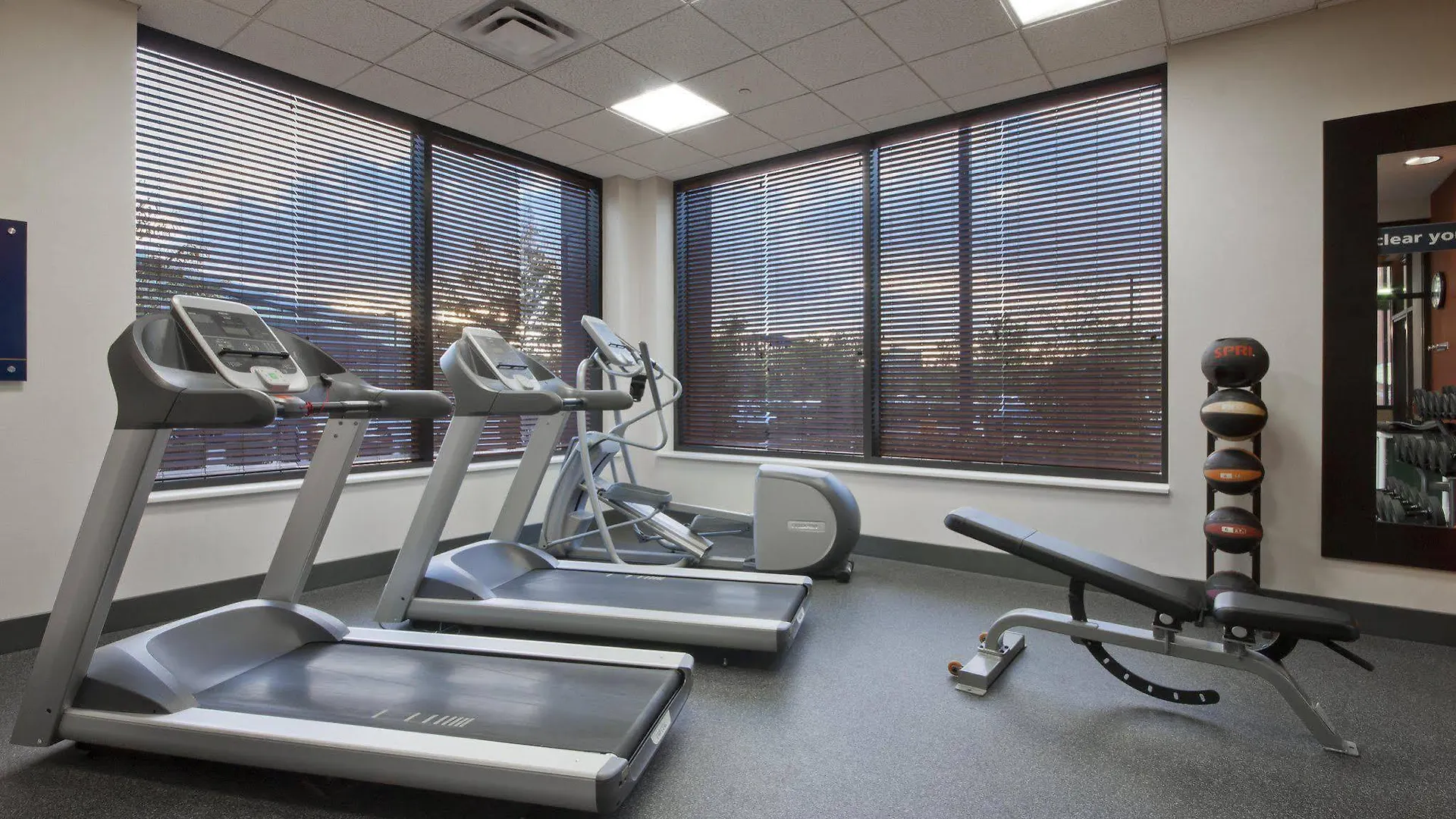Hampton Inn & Suites Pittsburgh Downtown