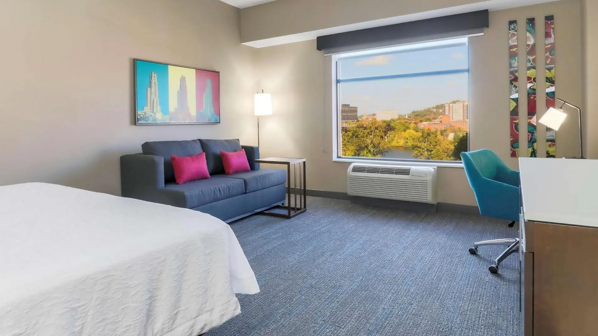 Hampton Inn & Suites Pittsburgh Downtown Hotel