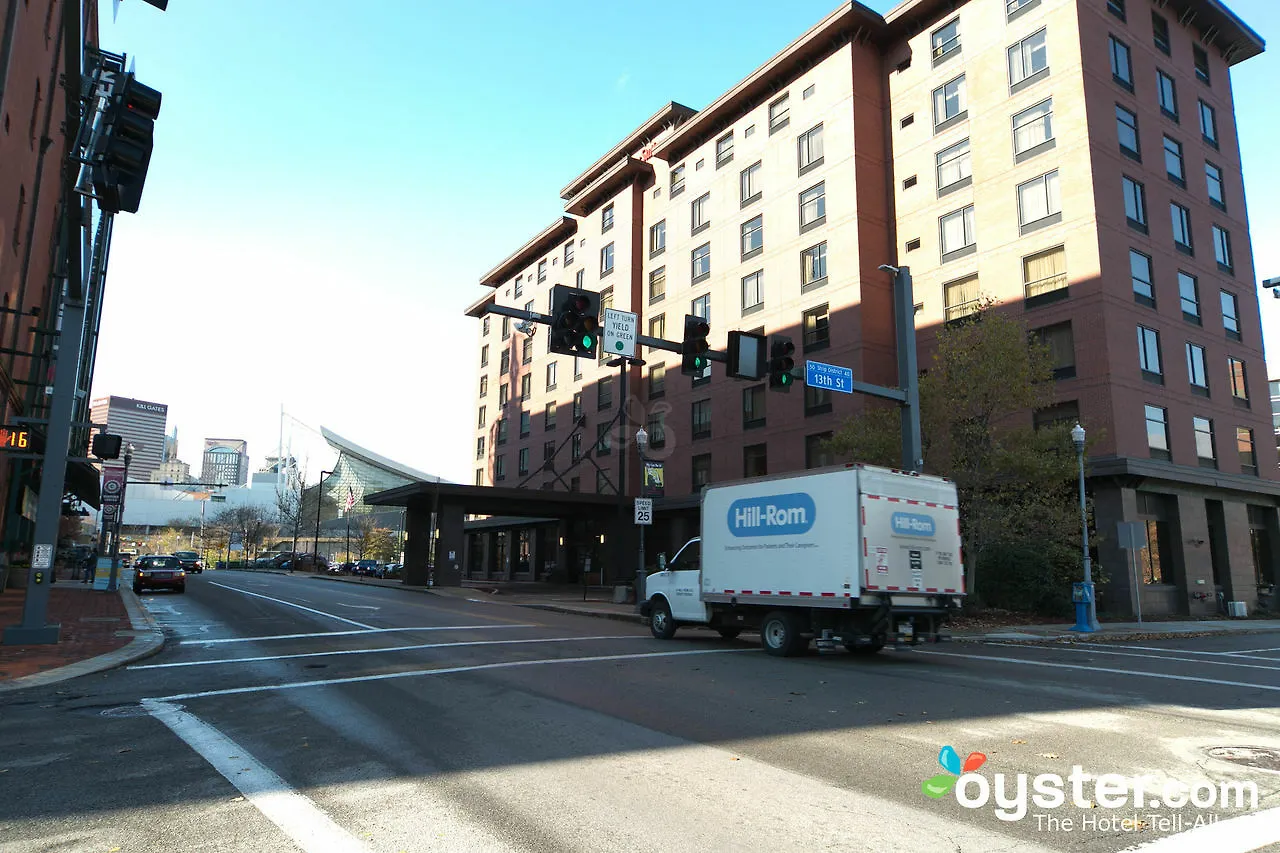 Hampton Inn & Suites Pittsburgh Downtown 3*,