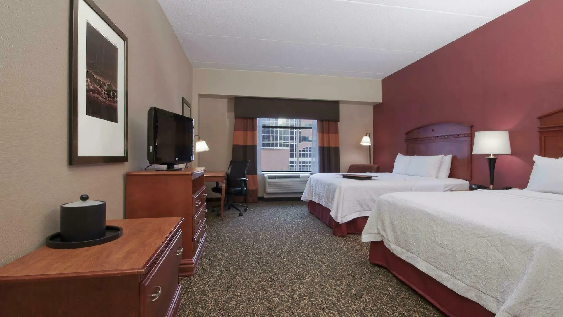 Hampton Inn & Suites Pittsburgh Downtown Hotel